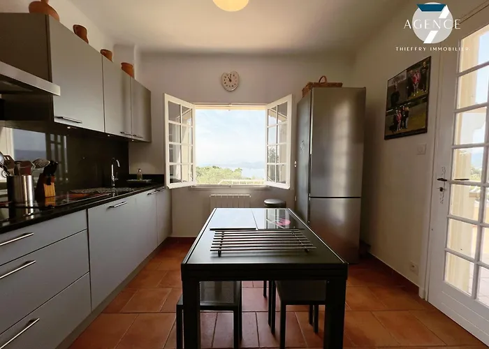 La Louarde لي إيسامبر