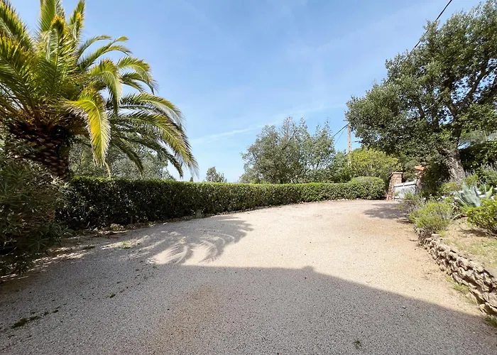 بيت للعطل La Louarde لي إيسامبر