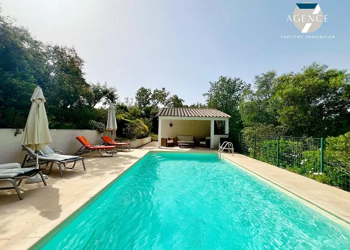 بيت للعطل La Louarde لي إيسامبر